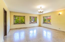 9 camere, 5 bai, spatiu hobby, gradina, garaj,locatie buna