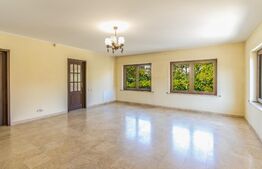 9 camere, 5 bai, spatiu hobby, gradina, garaj,locatie buna