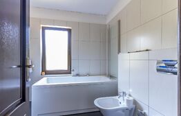 9 camere, 5 bai, spatiu hobby, gradina, garaj,locatie buna
