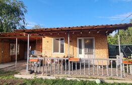 Casa cu 2 corpuri si anexe, 49 mp, zona Boldut 
