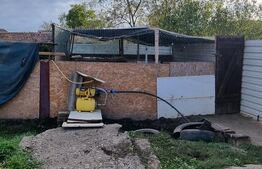 Casa cu 2 corpuri si anexe, 49 mp, zona Boldut 