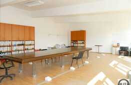 Spatiu de birou de inchiriat 100 mp utili cu 5 locuri de parcare!