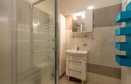 Apartament cu 1.5 camere de vanzare, 40 mp + terasa 12mp, Parcare