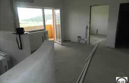 Vanzare 2 camere, etaj intermediar, zona Polus, semifinisat!