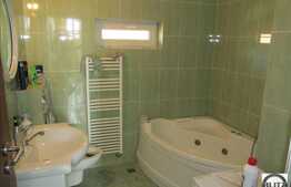 Spatiu de birouri, 90 mp utili, cu vad pietonal si vizibilitate buna din strada