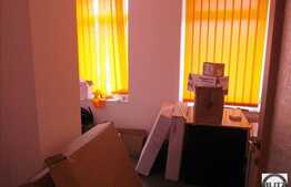 Spatiu birouri de inchiriat, 90 mp utili, cu 4 locuri parcare, zona Farmec