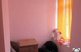 Spatiu birouri de inchiriat, 90 mp utili, cu 4 locuri parcare, zona Farmec