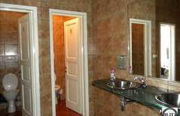 In centrul orasului suprafata generoasa la spatiu pentru birouri.