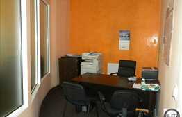 In centrul orasului suprafata generoasa la spatiu pentru birouri.