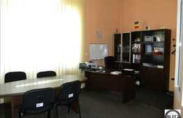 In centrul orasului suprafata generoasa la spatiu pentru birouri.