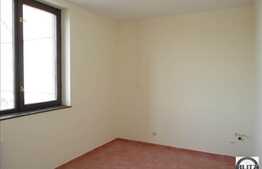 150 mp in cladire moderna, recent renovata.