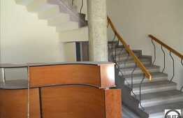 150 mp in cladire moderna, recent renovata.