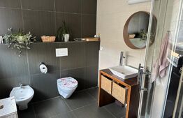 Casa 7 camere, 4 dormitoare, 260 mp, zona Andrei Muresanu