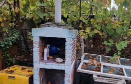 Casa 3 camere,curte si gradina