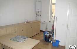 Spatiu de birouri, zona strazii 21 Decembrie. Terasa 10 mp si 1 loc de parcare!