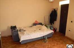 De vanzare 1 camera, 25 mp utili, zona Spitalul Stanca. Boxa si loc de parcare!
