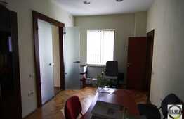 Casa eleganta pentru birouri, 390 mp utili, garaj!