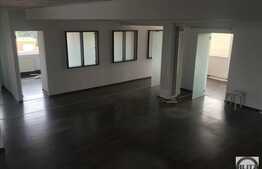 Spatiu format din incaperi plus open space