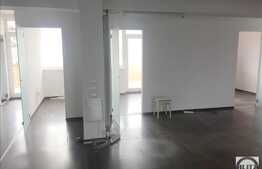 Spatiu format din incaperi plus open space