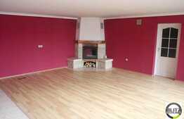 Inchiriere spatiu 8 incaperi in casa, 300 mp plus 500 mp curte, zona Barc