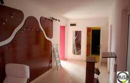 Inchiriere spatiu 8 incaperi in casa, 300 mp plus 500 mp curte, zona Barc