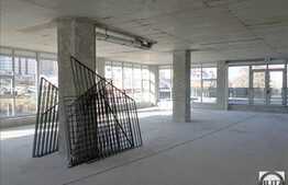 Spatiu open-space, 337 mp utili, cu vitrina ampla 30, la parter, zona cu vad !