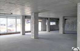 Spatiu open-space, 337 mp utili, cu vitrina ampla 30, la parter, zona cu vad !