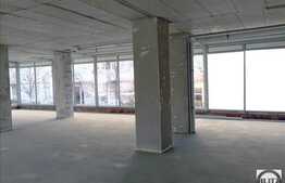 Spatiu open-space, 337 mp utili, cu vitrina ampla 30, la parter, zona cu vad !