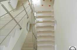 Cladire de birouri 350 mp, imobil 2014, terasa, 15 parcari. Prima Inchiriere!