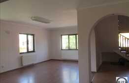 Casa pentru birouri, 240 mp, 10 parcari, la 2 minute de statia de autobuz