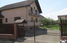 Casa pentru birouri, 240 mp, 10 parcari, la 2 minute de statia de autobuz