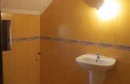 Casa pentru birouri, 240 mp, 10 parcari, la 2 minute de statia de autobuz