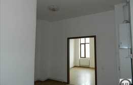 Spatiu ultracentral, 58,5 mp, 3 incaperi, vad pietonal, Piata Mihai Viteazu