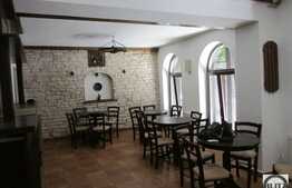 In zona centrala spatiu de inchiriat cu acces din strada, 48 mp!