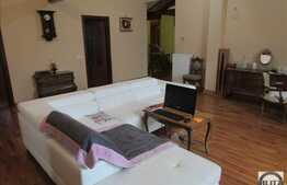 Casa interbelica, 270 mp utili, zona linistita de case!