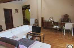 Casa interbelica, 270 mp utili, zona linistita de case!