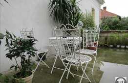 Casa interbelica, 270 mp utili, zona linistita de case!