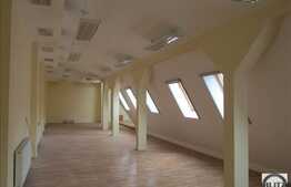 Spatiu situat in zona de maxim interes, 100 mp, situat la mansarda inalta!