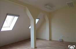 Spatiu situat in zona de maxim interes, 100 mp, situat la mansarda inalta!