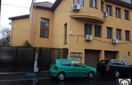 Casa ideala pentru firme de IT, 360 mp,  parcari, curte