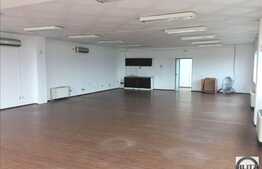 Spatiu de birouri open space, cu panorama.