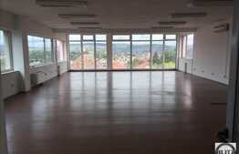 Spatiu de birouri open space, cu panorama.