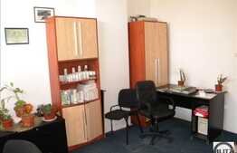 Spatiu comercial situat in zona centrala, trafic intens auto si pietonal !