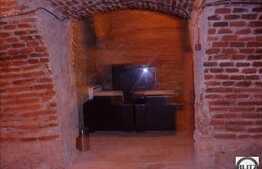 Spatiu central cu intrare din strada principala !