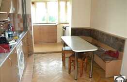 Apartament cu 3 camere, decomandat, zona piata Cipariu