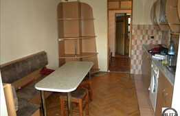 Apartament cu 3 camere, decomandat, zona piata Cipariu