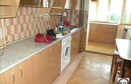 Apartament cu 3 camere, decomandat, zona piata Cipariu