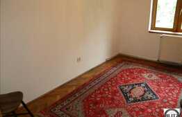 Apartament cu 3 camere, decomandat, zona piata Cipariu