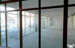 153 mp spatiu comercial cu vitrina de 10 ml la strada cu vad