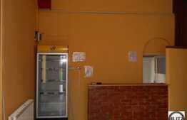 Spatiu comercial la Intersectie !! Pentru Fast Food , Sala De Jocuri, Cafenea !
